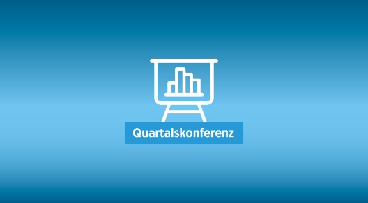 Grafik mit Icon eines Whiteboards mit Schriftzug "Quartalskonferenz"